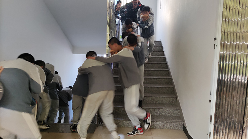 全封闭军事化管理学校