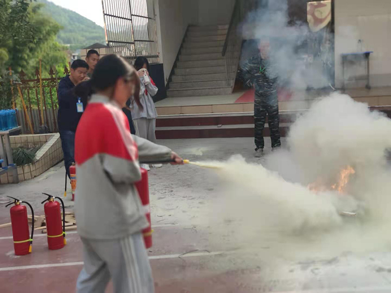 封闭式管理叛逆学生正规网瘾戒除学校
