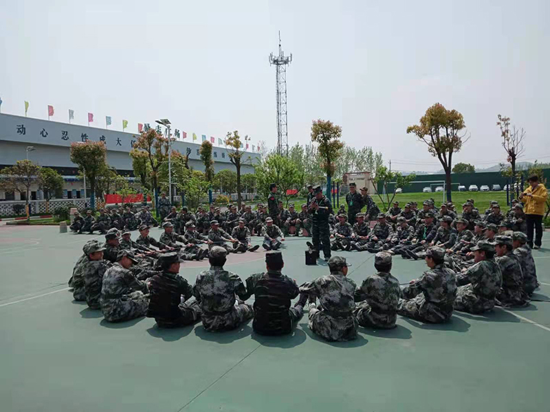 孩子叛逆封闭军事化管理学校