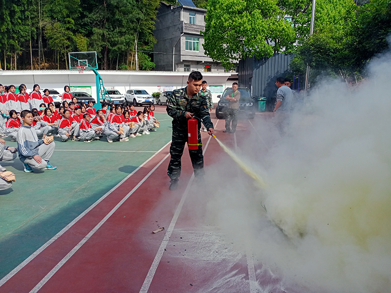 叛逆孩子早恋厌学强制管教学校