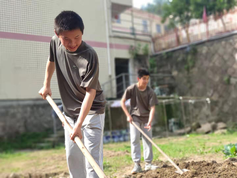 嘉定军事化管理全封闭叛逆孩子的学校