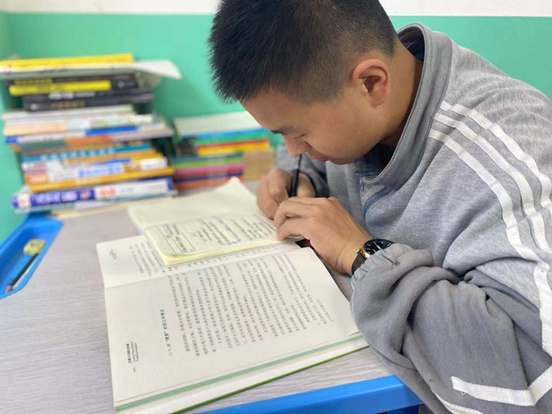 叛逆期问题孩子励志教育学校