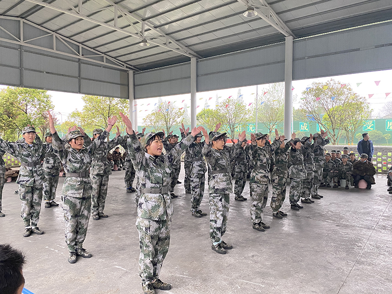 专治叛逆期小孩网瘾的全封闭学校