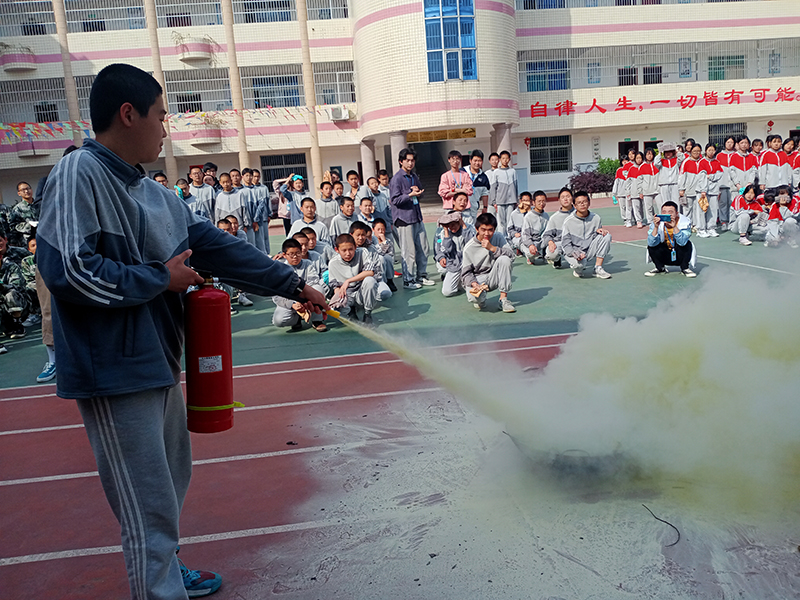 叛逆期小孩网瘾全封闭学校