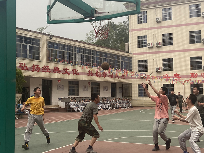 荆门军事化管理叛逆学生的全封闭学校
