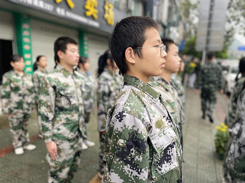 孝感孩子叛逆逃课早恋的封闭学校