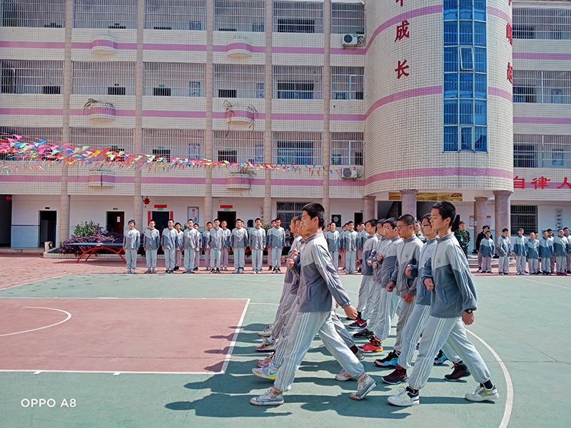 神龙架自闭少年厌学逃课叛逆励志学校